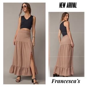 New Francesca's Shelly Ruffle Waist Tiered
Slit Camel Maxi Skirt